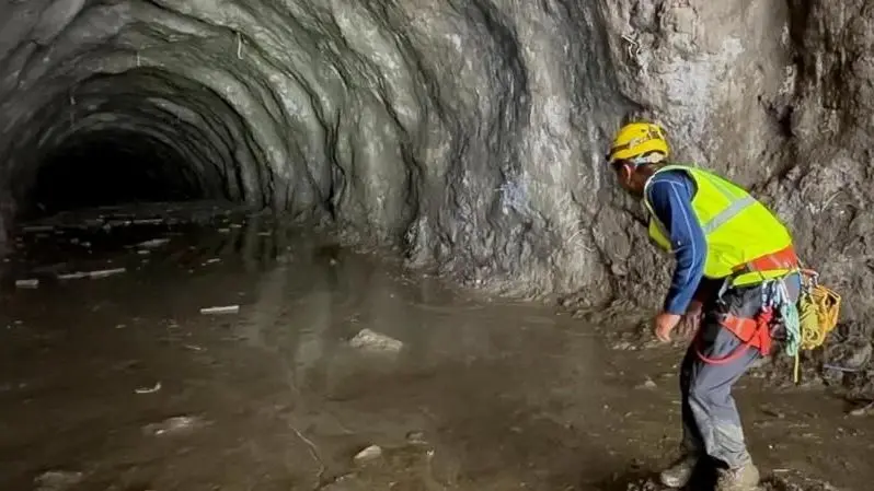नेपाल की सुरंगों में फंसे 900 से अधिक लोग, मलबे के बीच रेस्क्यू ऑपरेशन तेज