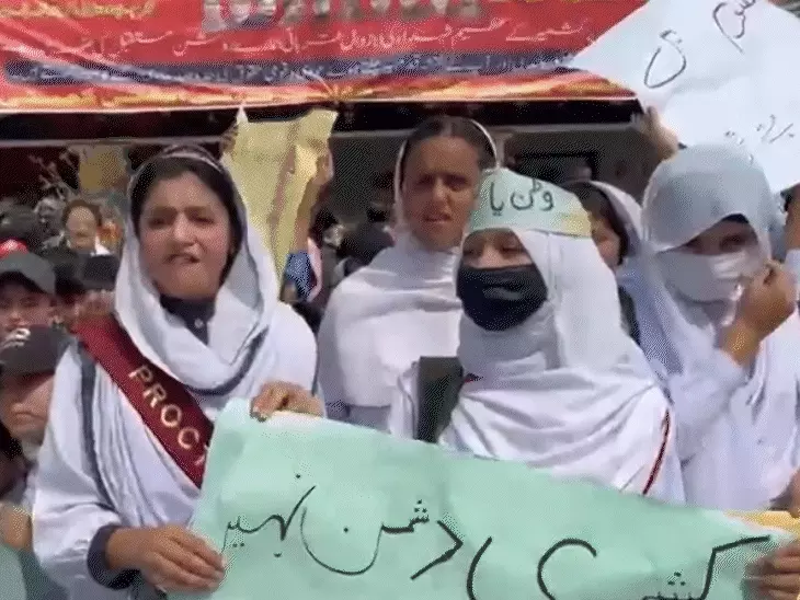PoK के लोग बोले- हमें भारत का रास्ता दो, तारबंदी हटाओ: LoC के पास प्रदर्शन तेज